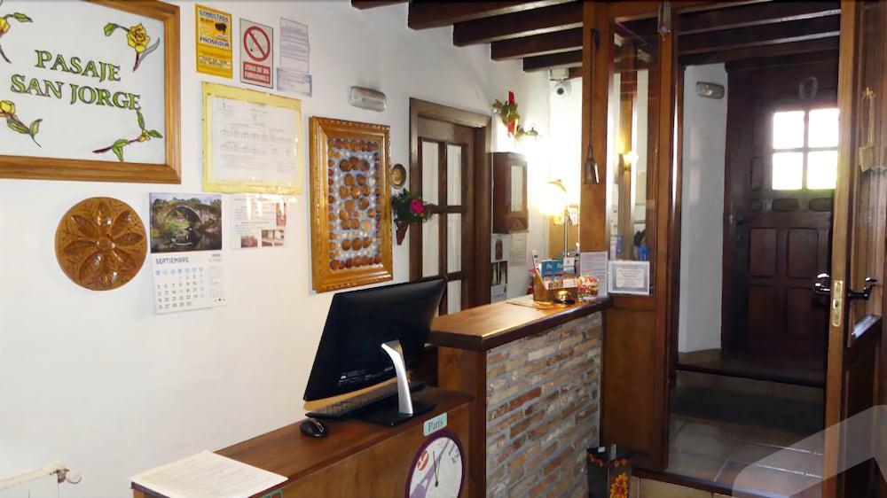فندق Pasaje San Jorge كوميلاس المظهر الخارجي الصورة